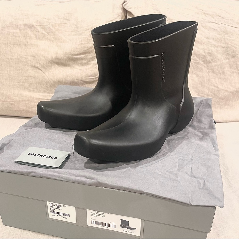 $1050 Balenciaga Excavator Ankle Boot, Black, Size 41